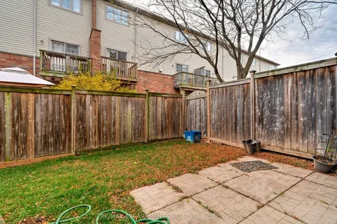 682 Summers Common N/a Burlington ON L7L 1A1