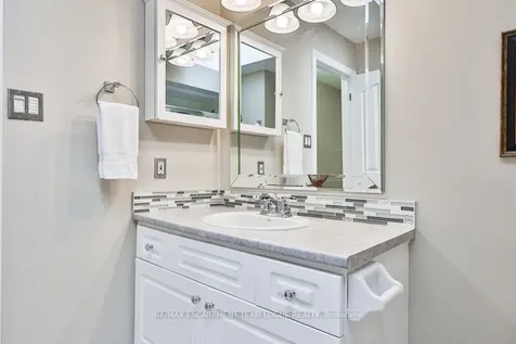 2911 Darien Road Burlington ON L7M 4K2