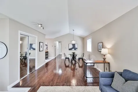 2911 Darien Road Burlington ON L7M 4K2