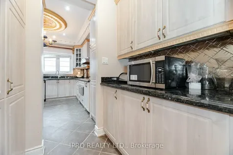 2 Hugo Road Brampton ON L6P 1W4