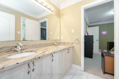 2 Hugo Road Brampton ON L6P 1W4