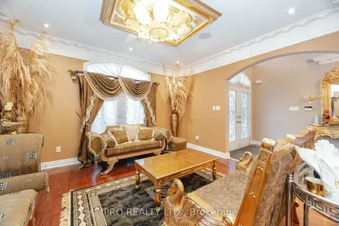 2 Hugo Road Brampton ON L6P 1W4