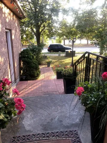 61 Mullis Crescent Brampton ON L6Y 4S9