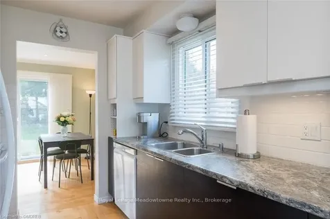 635 Beaver Court Milton ON L9T 4A8