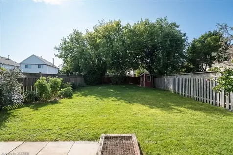 635 Beaver Court Milton ON L9T 4A8