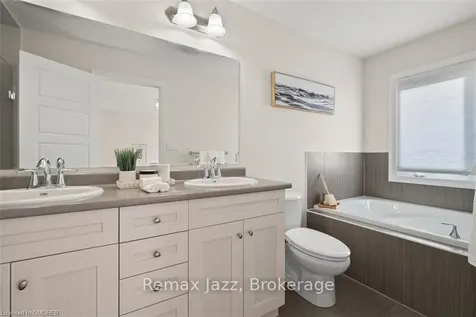 81 Masterman Crescent Oakville ON L6M 0W3