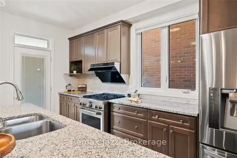 81 Masterman Crescent Oakville ON L6M 0W3