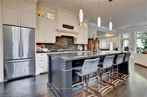 134 Westside Drive Oakville ON L6K 1P3