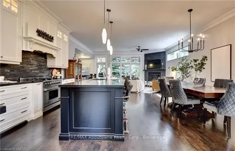 134 Westside Drive Oakville ON L6K 1P3