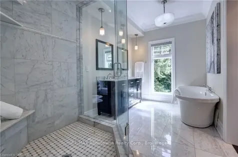 134 Westside Drive Oakville ON L6K 1P3