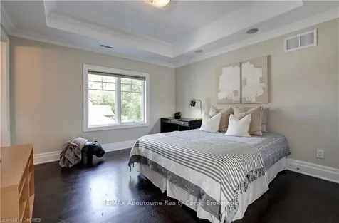 134 Westside Drive Oakville ON L6K 1P3