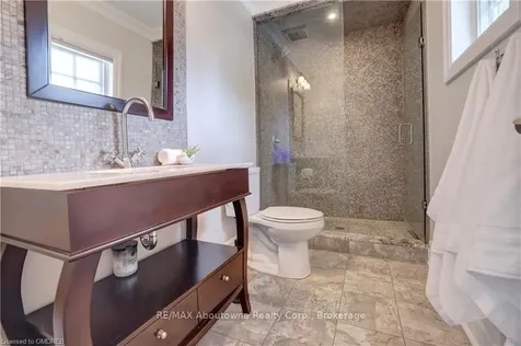 134 Westside Drive Oakville ON L6K 1P3