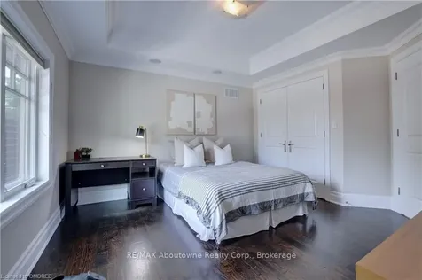 134 Westside Drive Oakville ON L6K 1P3