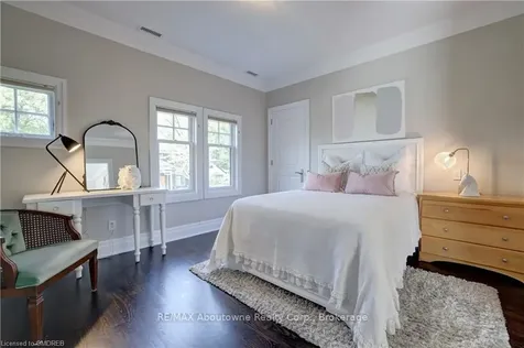 134 Westside Drive Oakville ON L6K 1P3