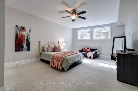 134 Westside Drive Oakville ON L6K 1P3
