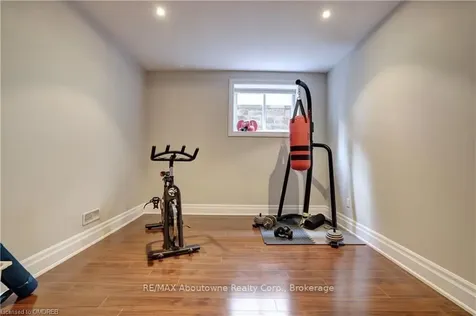 134 Westside Drive Oakville ON L6K 1P3