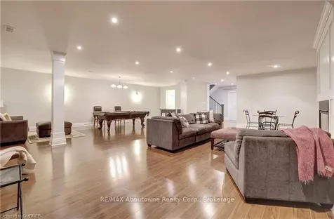 134 Westside Drive Oakville ON L6K 1P3