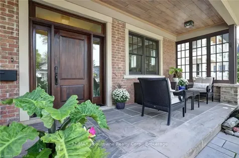 134 Westside Drive Oakville ON L6K 1P3
