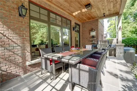 134 Westside Drive Oakville ON L6K 1P3