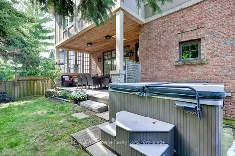 134 Westside Drive Oakville ON L6K 1P3