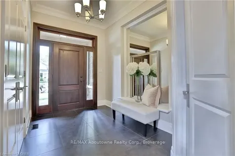 134 Westside Drive Oakville ON L6K 1P3
