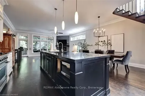 134 Westside Drive Oakville ON L6K 1P3