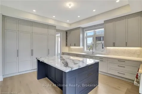 2279 Hyacinth Crescent Oakville ON L6M 5M9