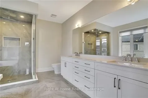 2279 Hyacinth Crescent Oakville ON L6M 5M9