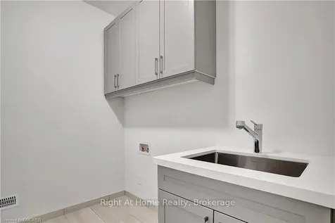 2279 Hyacinth Crescent Oakville ON L6M 5M9