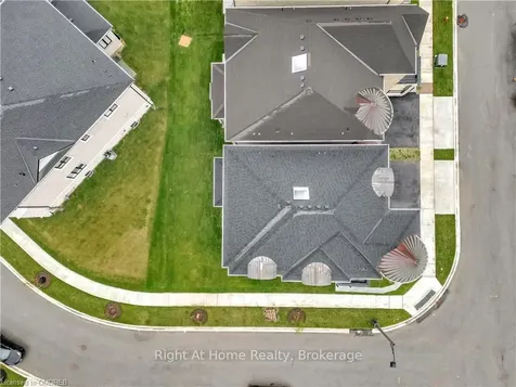 2279 Hyacinth Crescent Oakville ON L6M 5M9