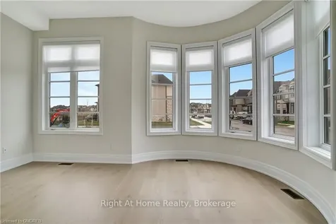 2279 Hyacinth Crescent Oakville ON L6M 5M9