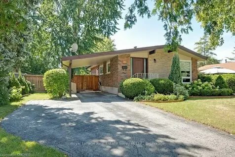 380 Duncombe Drive Burlington ON L7L 4M3
