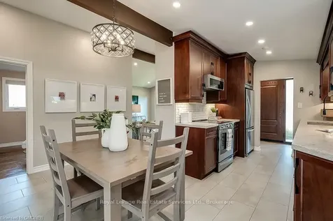 380 Duncombe Drive Burlington ON L7L 4M3