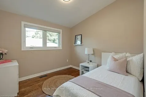 380 Duncombe Drive Burlington ON L7L 4M3