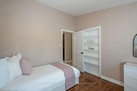 380 Duncombe Drive Burlington ON L7L 4M3