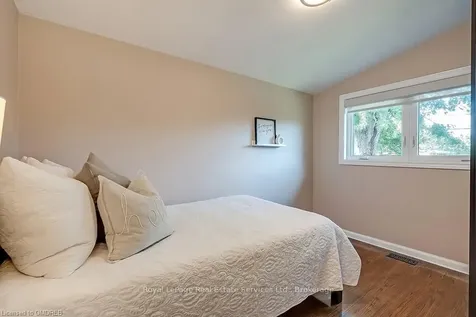 380 Duncombe Drive Burlington ON L7L 4M3