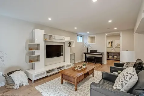 380 Duncombe Drive Burlington ON L7L 4M3