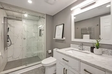 380 Duncombe Drive Burlington ON L7L 4M3