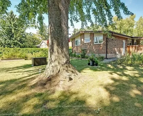 380 Duncombe Drive Burlington ON L7L 4M3