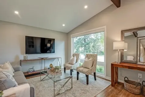 380 Duncombe Drive Burlington ON L7L 4M3