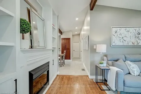 380 Duncombe Drive Burlington ON L7L 4M3