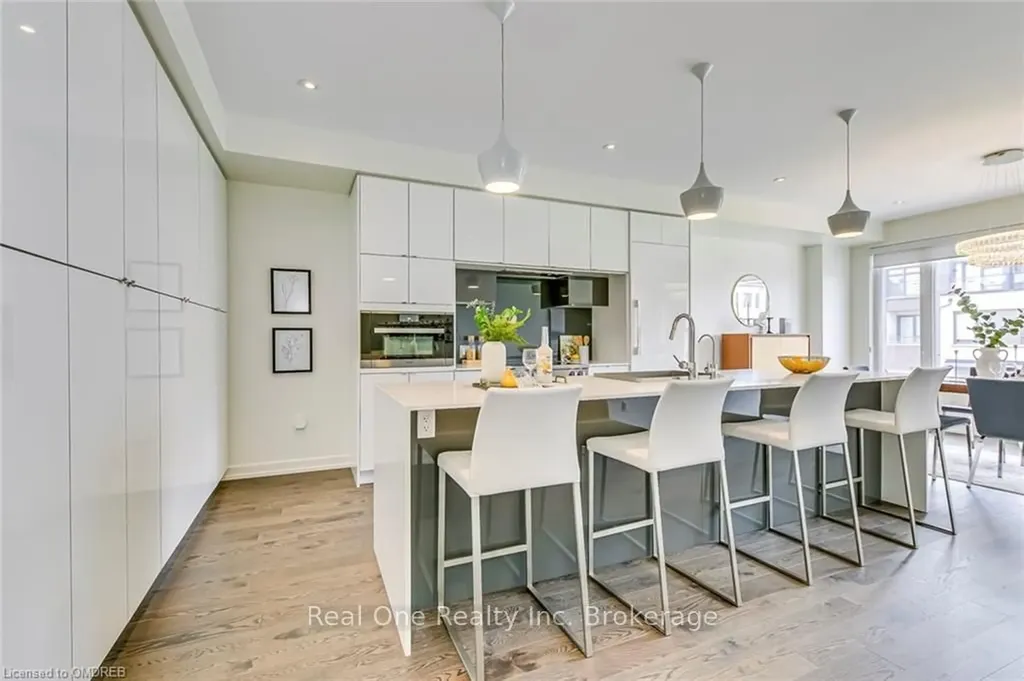 196 Squire Crescent Oakville ON L6H 0L6