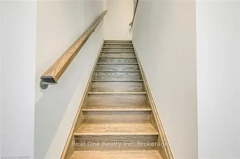 196 Squire Crescent Oakville ON L6H 0L6