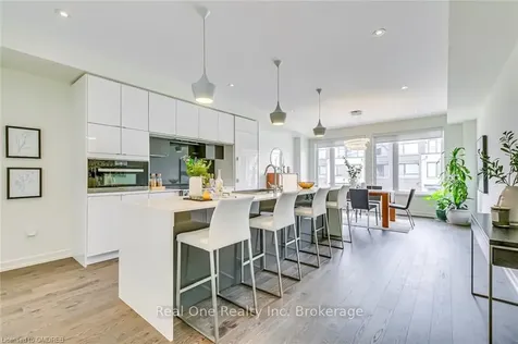 196 Squire Crescent Oakville ON L6H 0L6