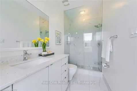 196 Squire Crescent Oakville ON L6H 0L6