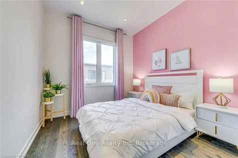 196 Squire Crescent Oakville ON L6H 0L6