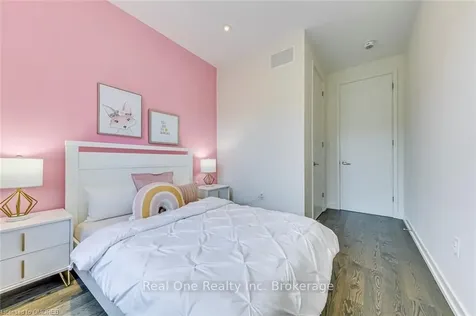 196 Squire Crescent Oakville ON L6H 0L6