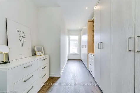 196 Squire Crescent Oakville ON L6H 0L6
