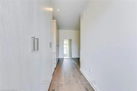 196 Squire Crescent Oakville ON L6H 0L6