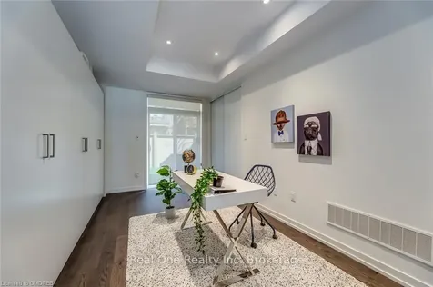 196 Squire Crescent Oakville ON L6H 0L6